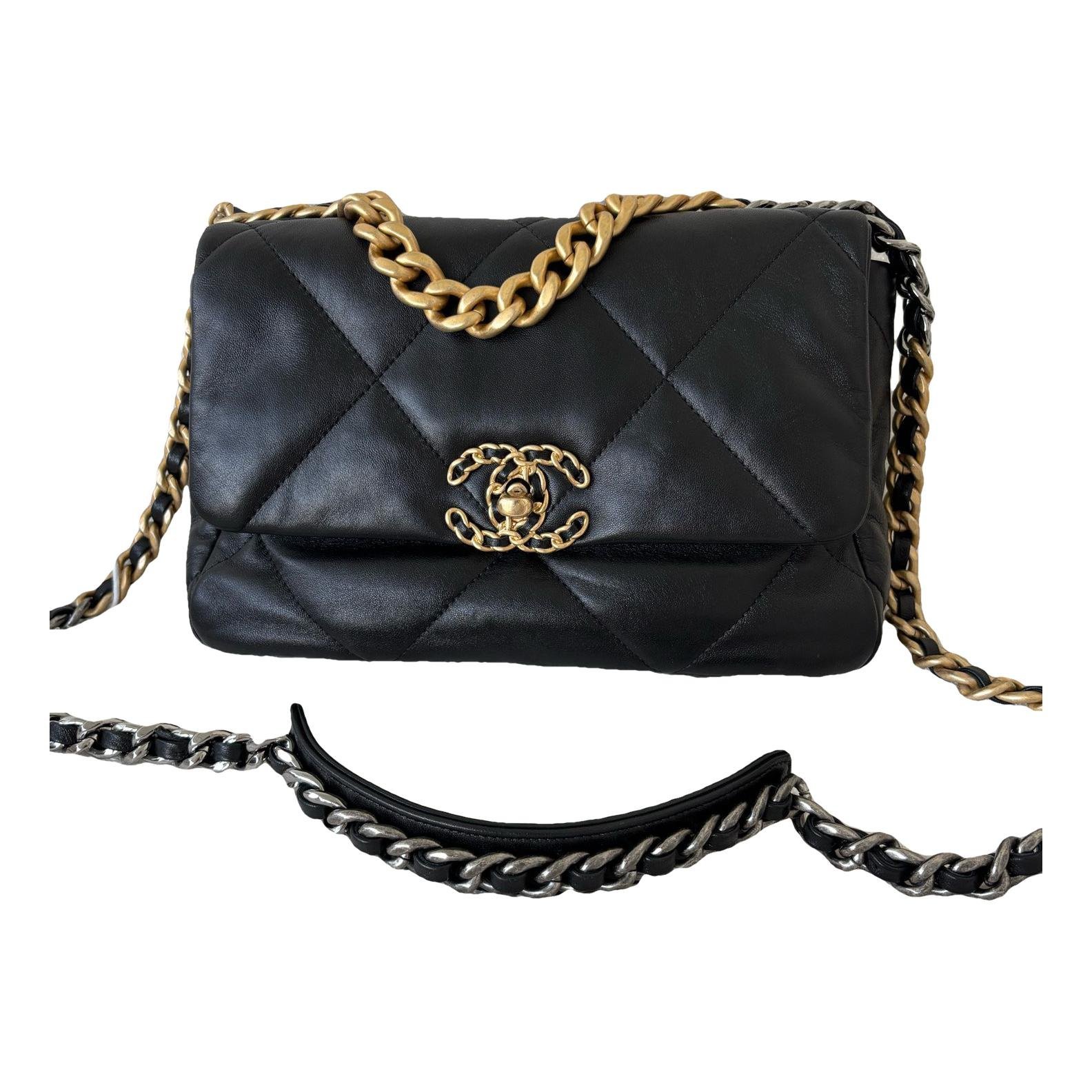 Chanel 19 leather handbag