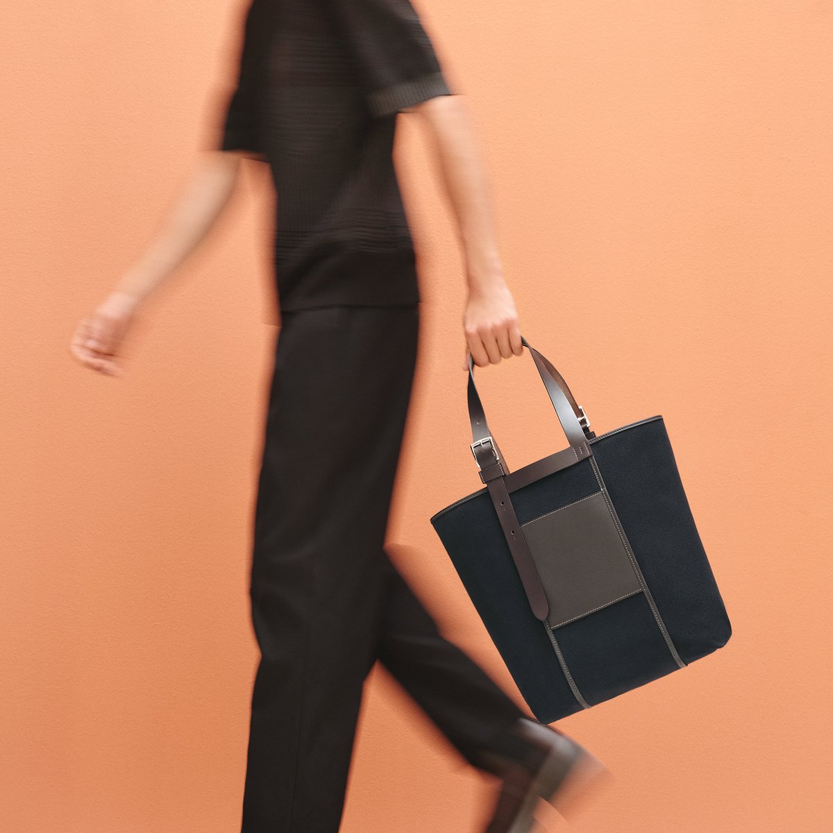 黒 バッグ 《エトリヴィエール・ポケット》 27
