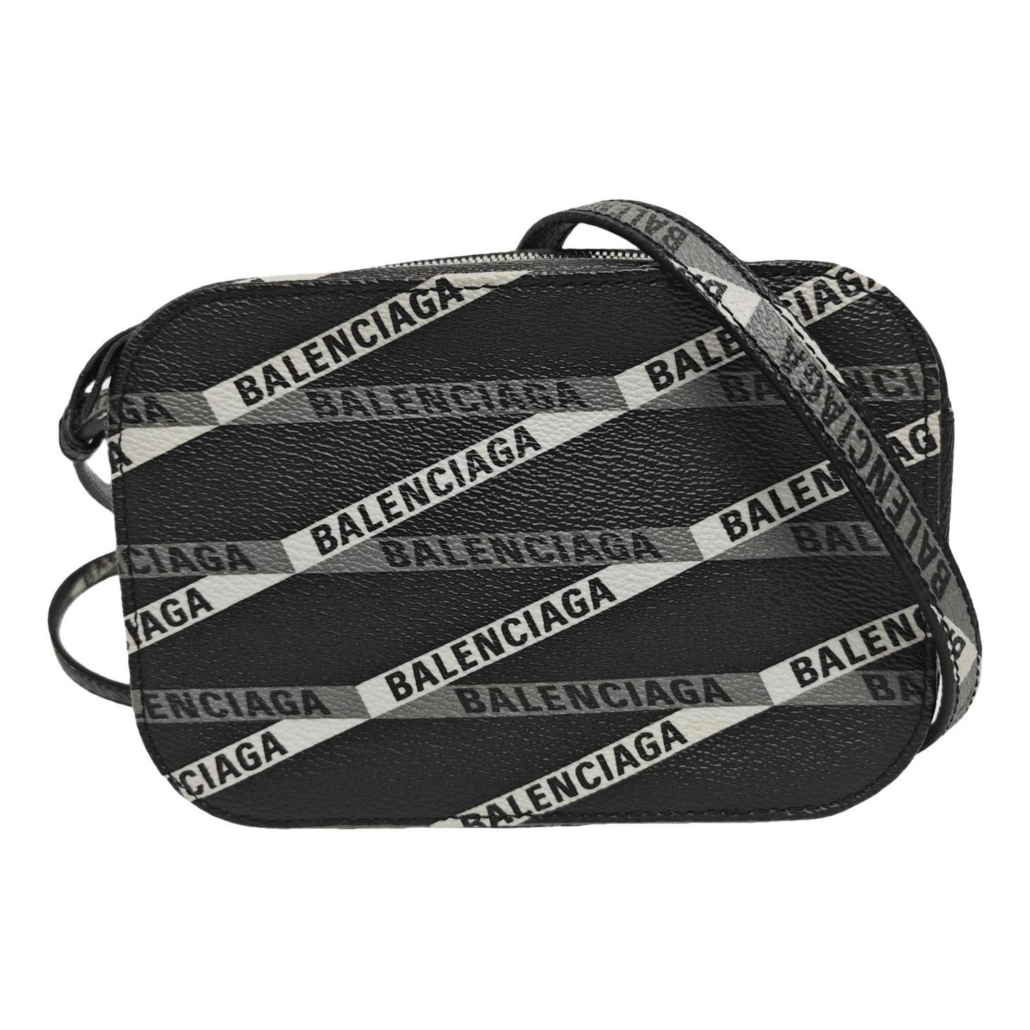 Everyday leather handbag