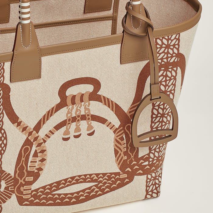 Steeple 28 Bag