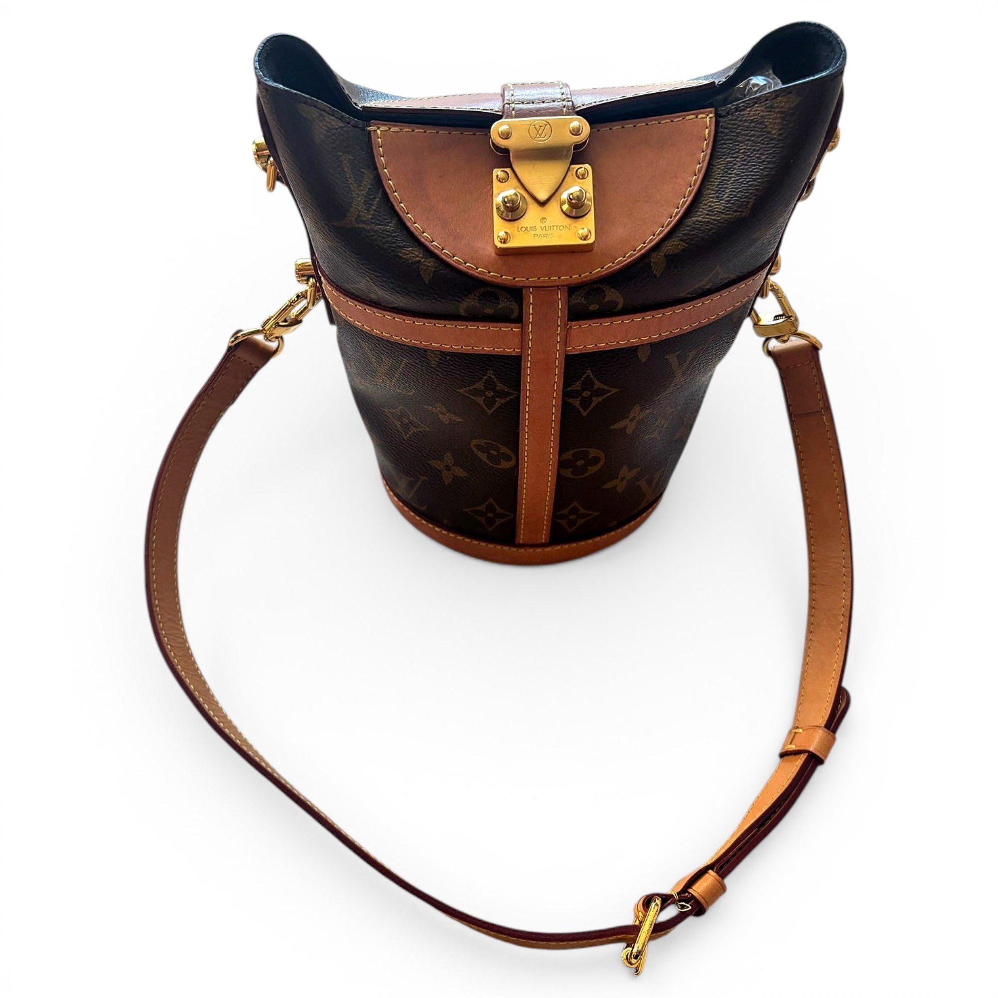 Duffle leather handbag