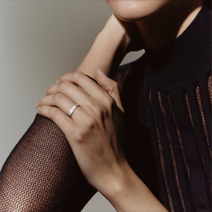 Sans Coloris Ever Kelly Wedding Band, Large Model