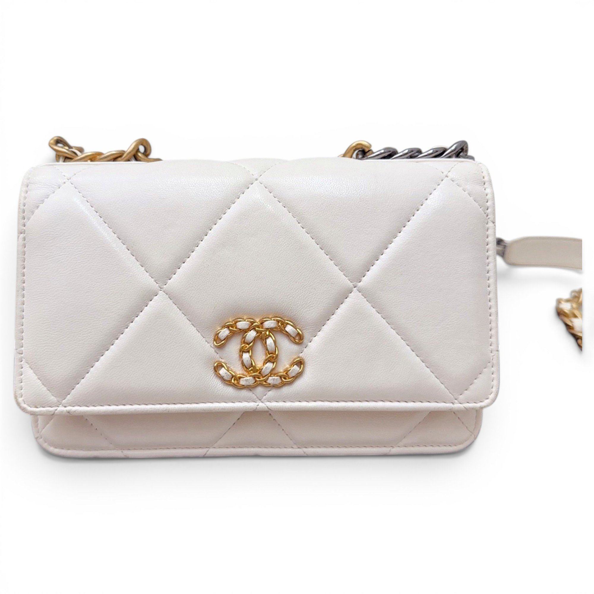 Chanel 19 leather handbag