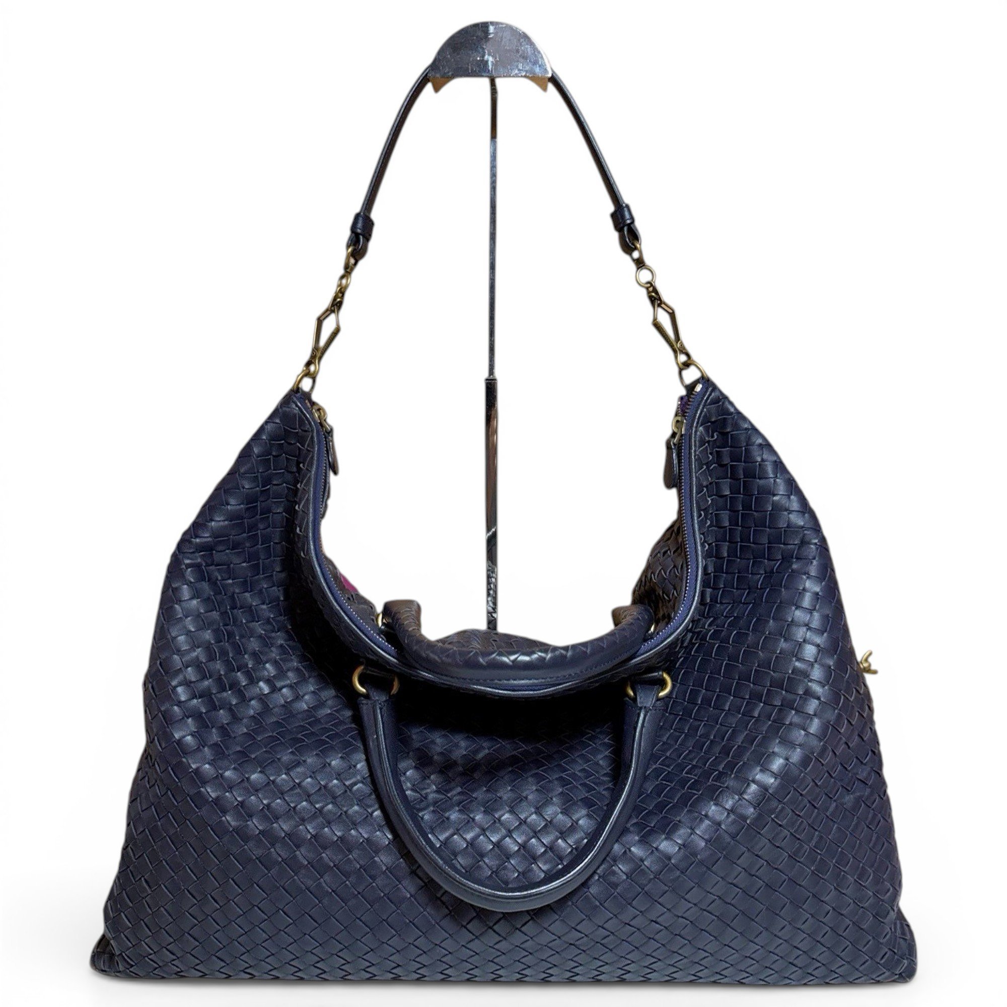 Veneta leather handbag