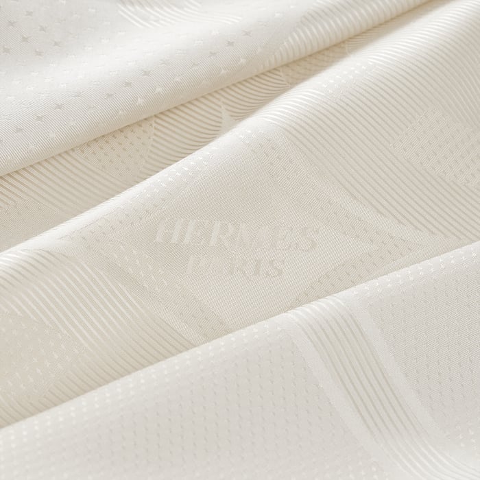 Ivoire Eperon d'Or Scarf 135