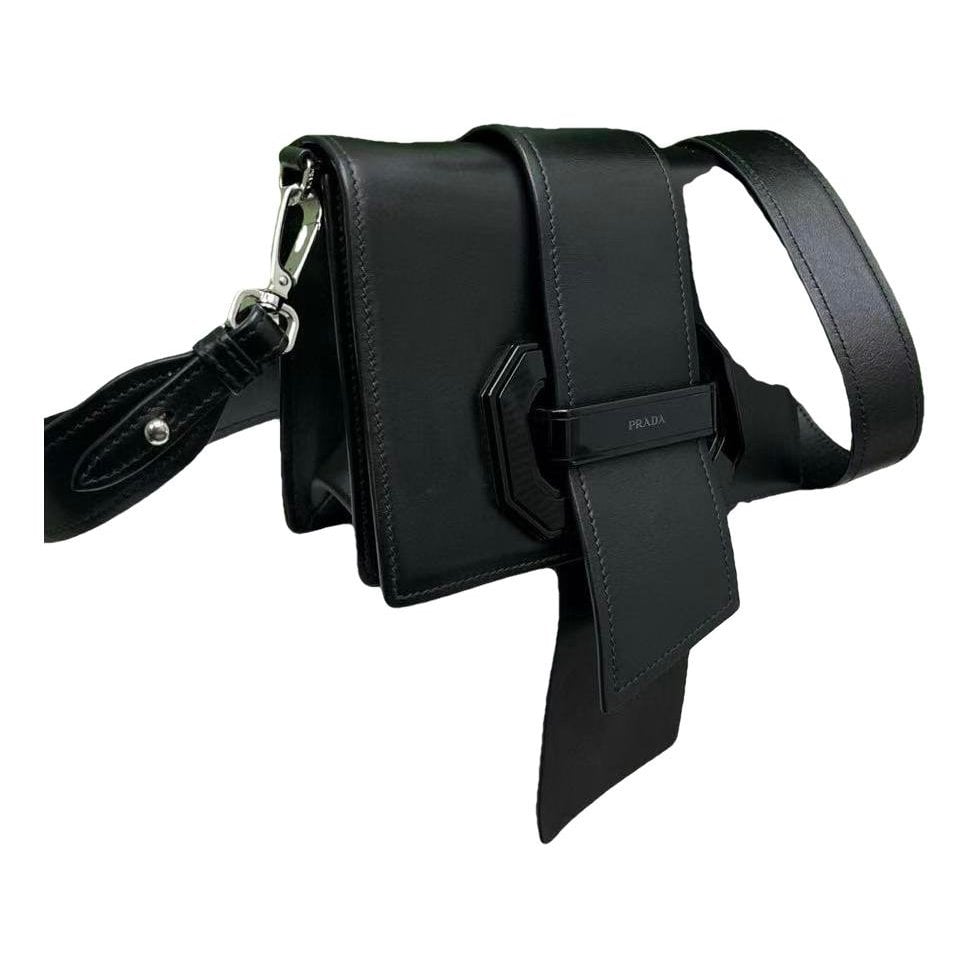 Ribbon leather handbag