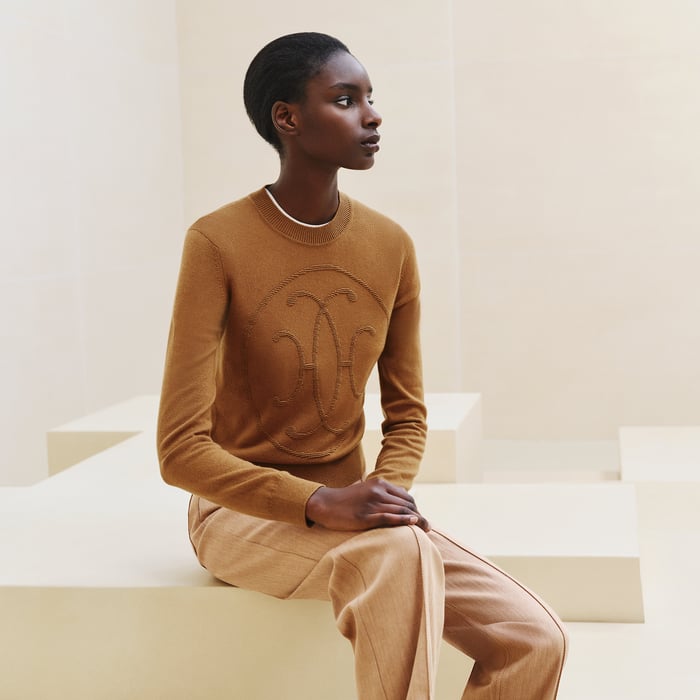 Marron Caramel Cashmere "H Lift" Long-sleeve Sweater