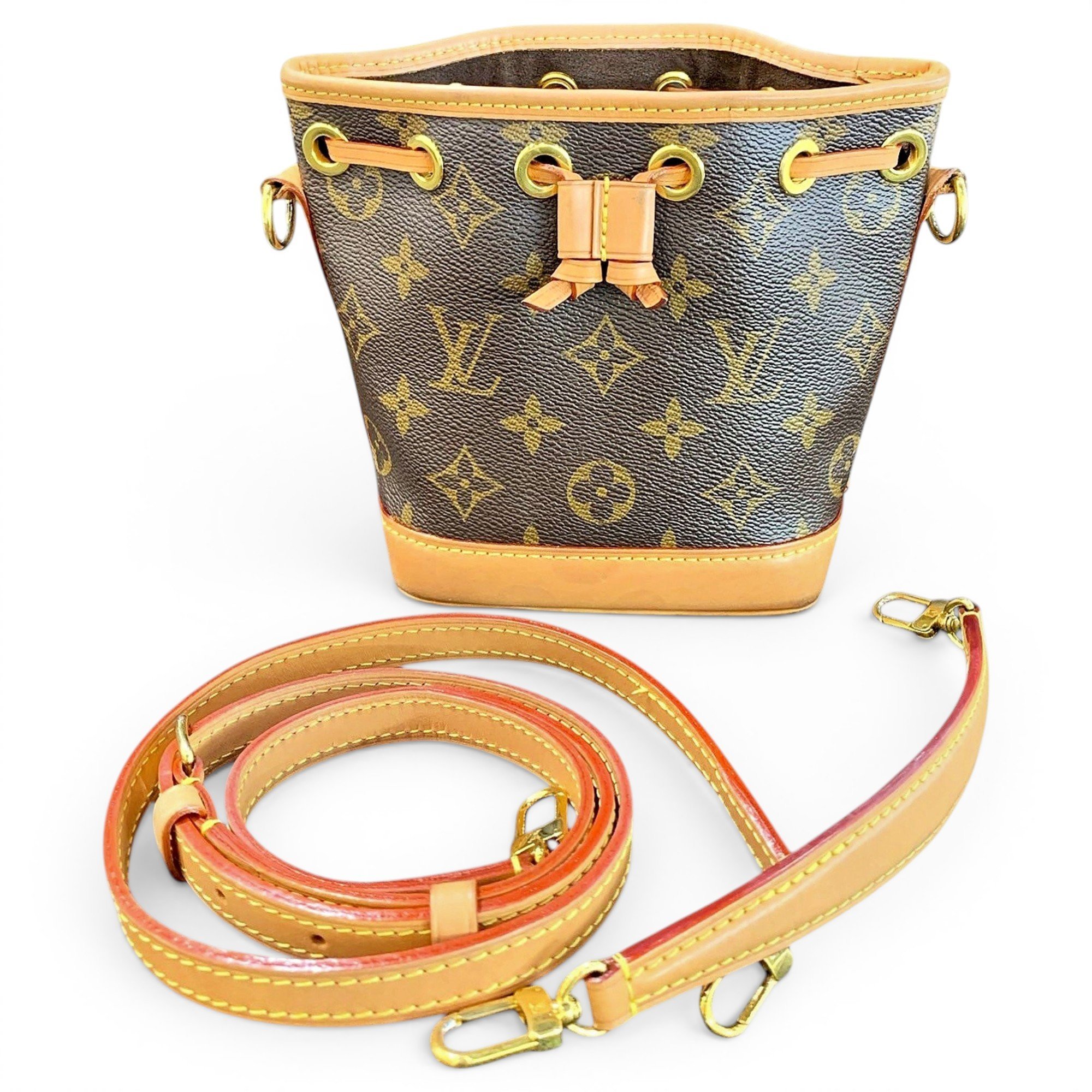 Nano Noé leather handbag