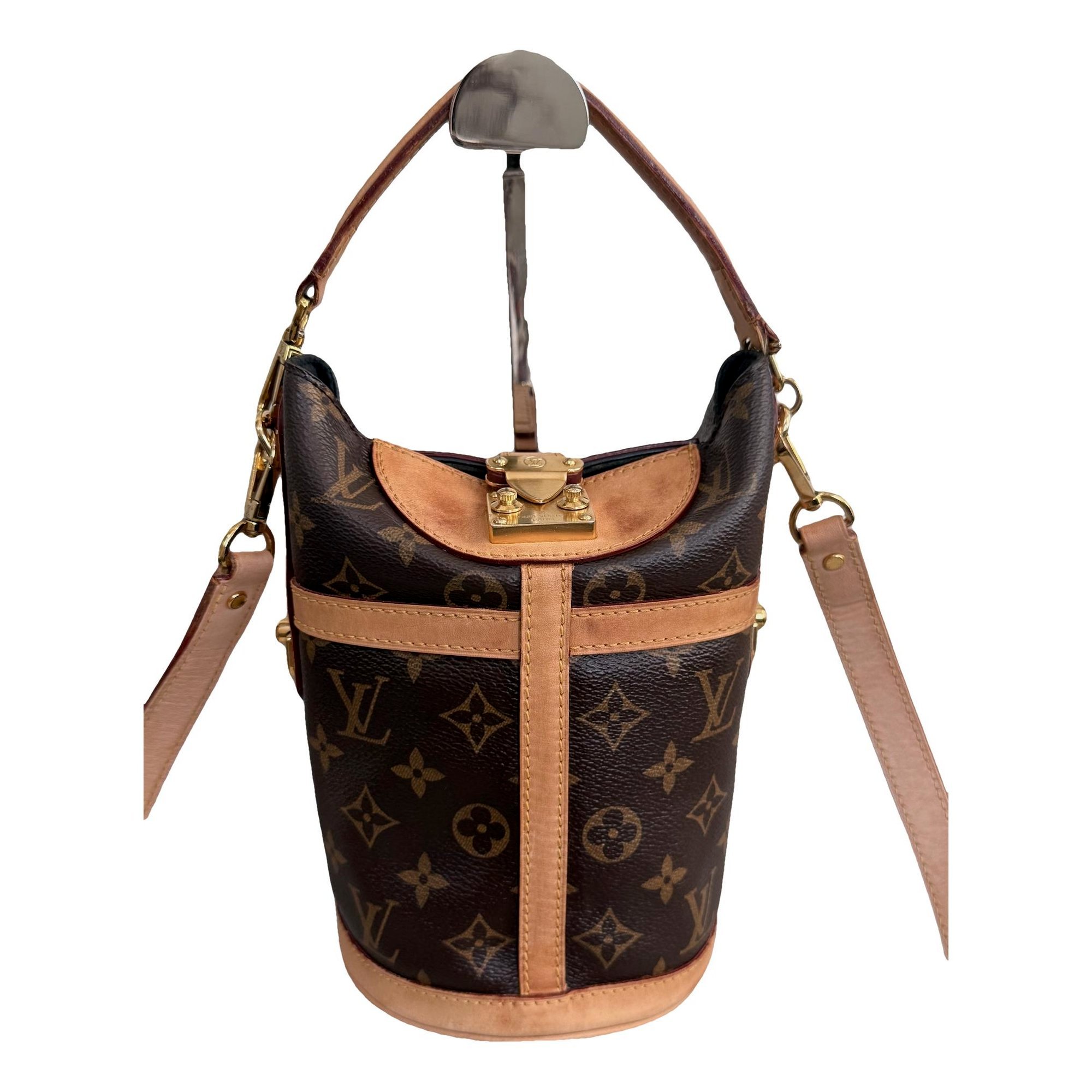 Duffle leather handbag