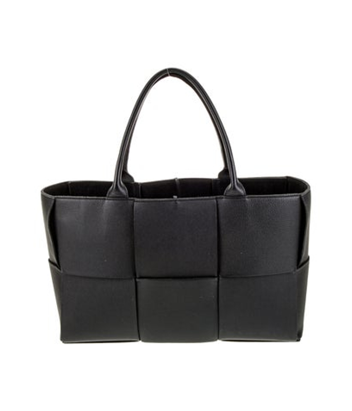 Bottega Veneta Veneta Intrecciato Arco Medium