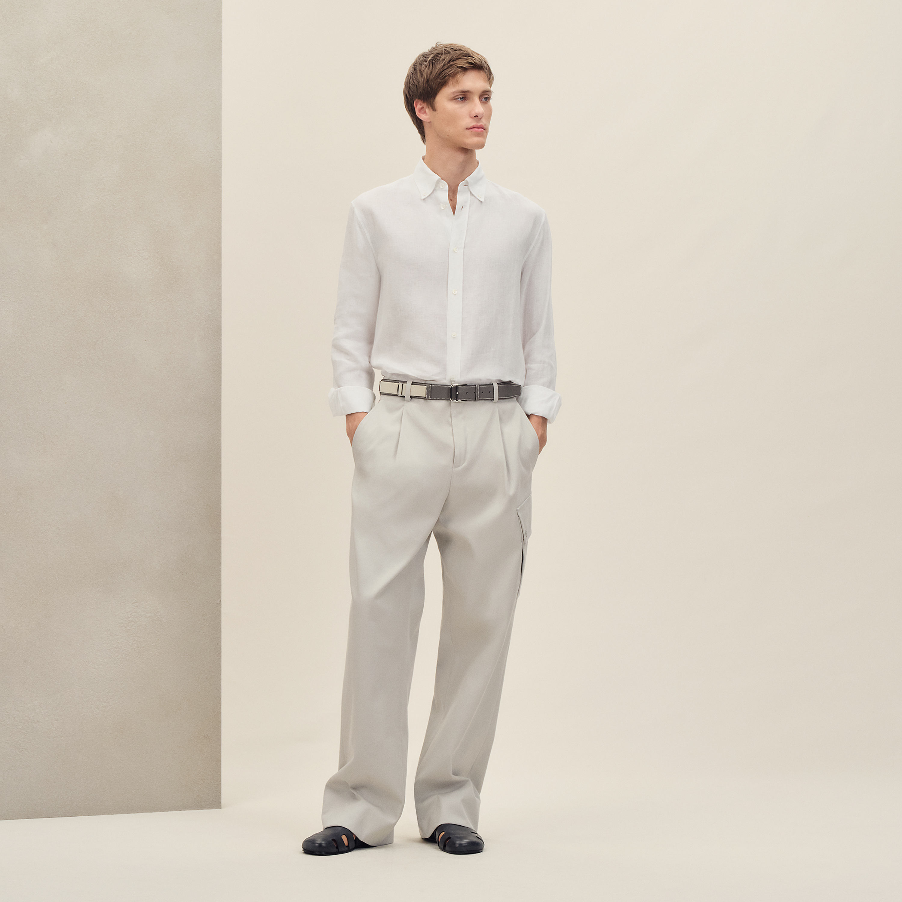 Button-down collar straight cut shirt