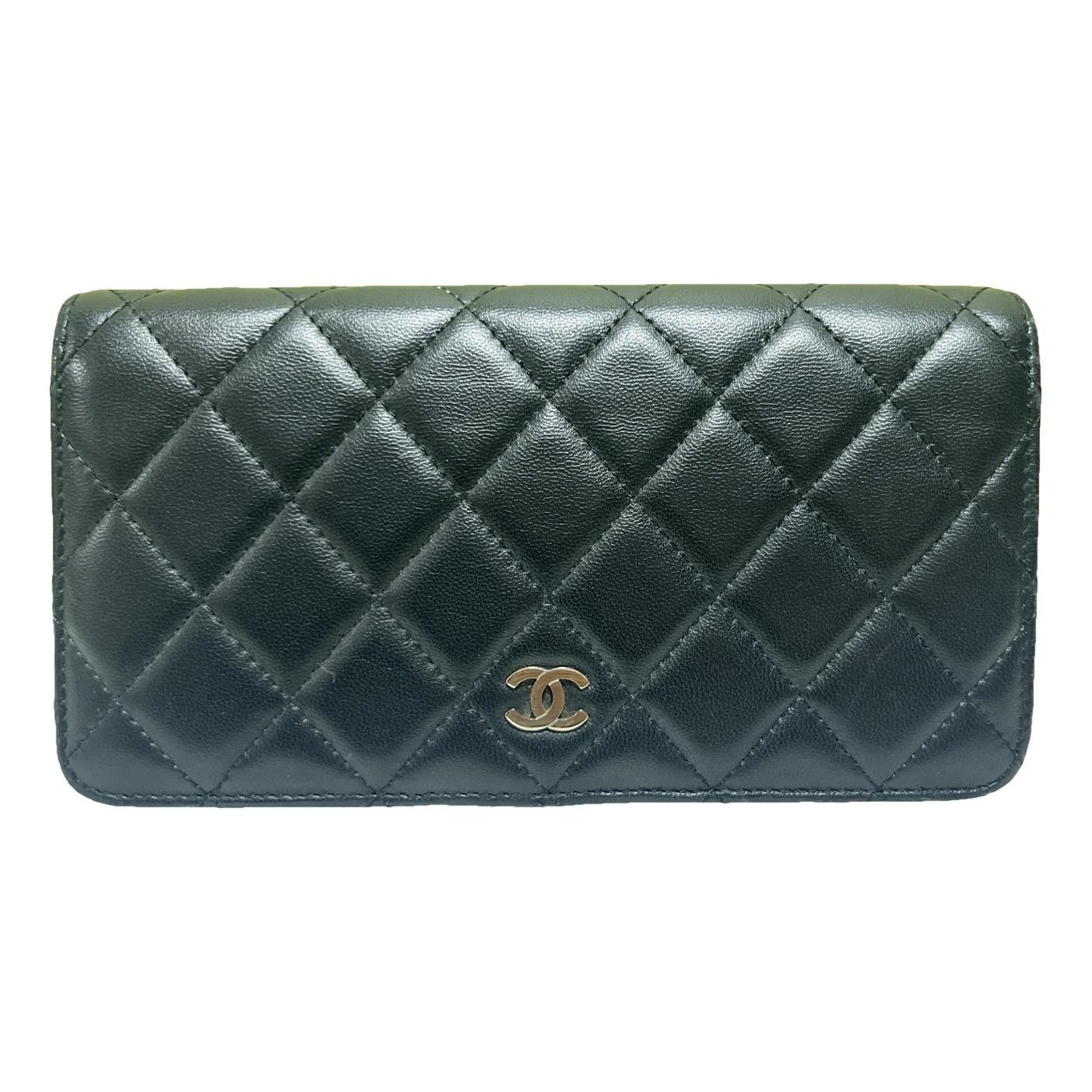 Wallet On Chain leather crossbody bag