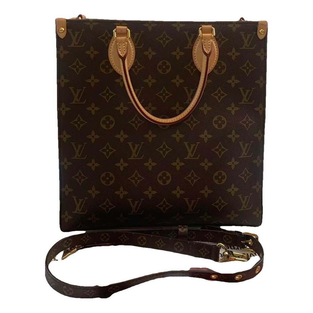 Plat leather handbag