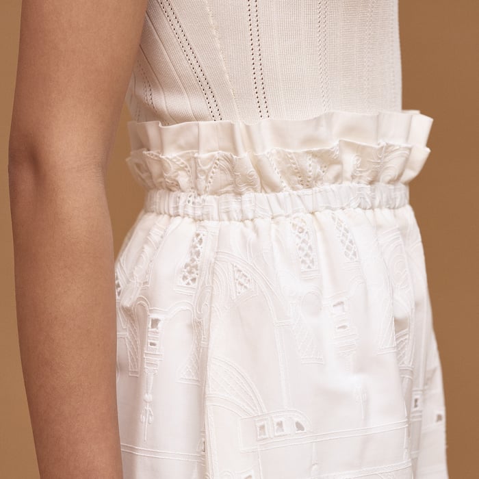 Blanc Cassé Shorts With Embroidered Pouch