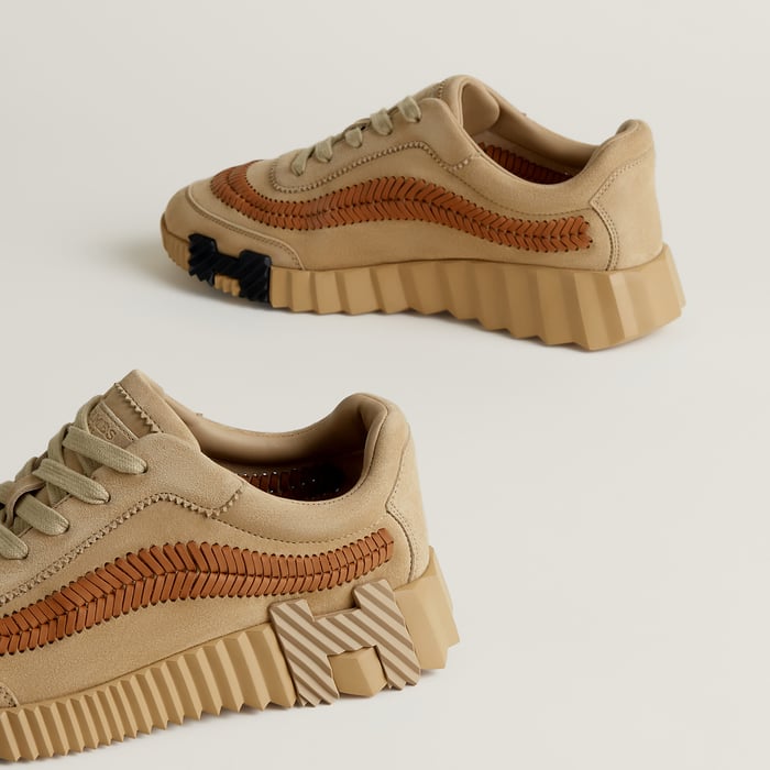 Bouncing Sneaker