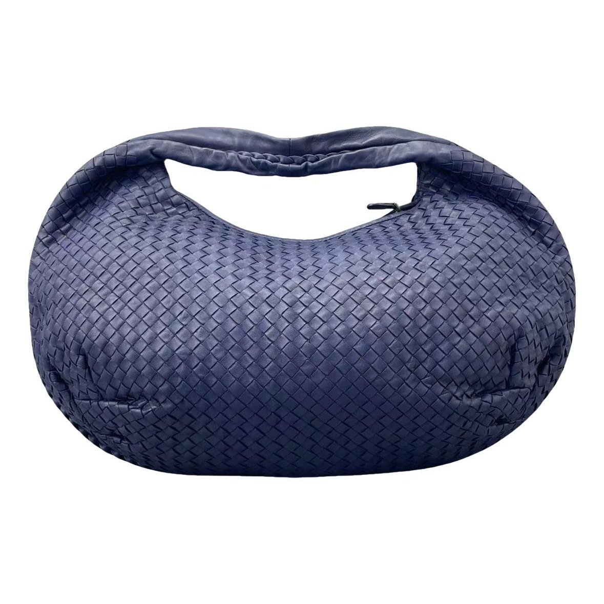 Veneta leather handbag