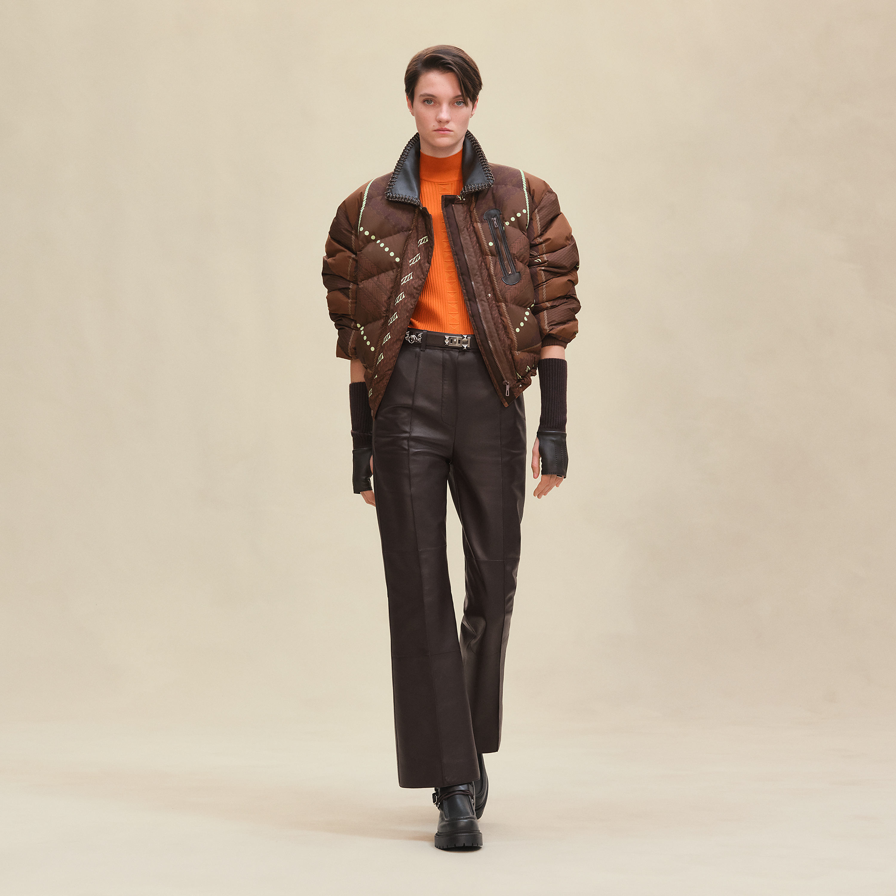 "Dressage Tressage" mixed leather short puffer coat
