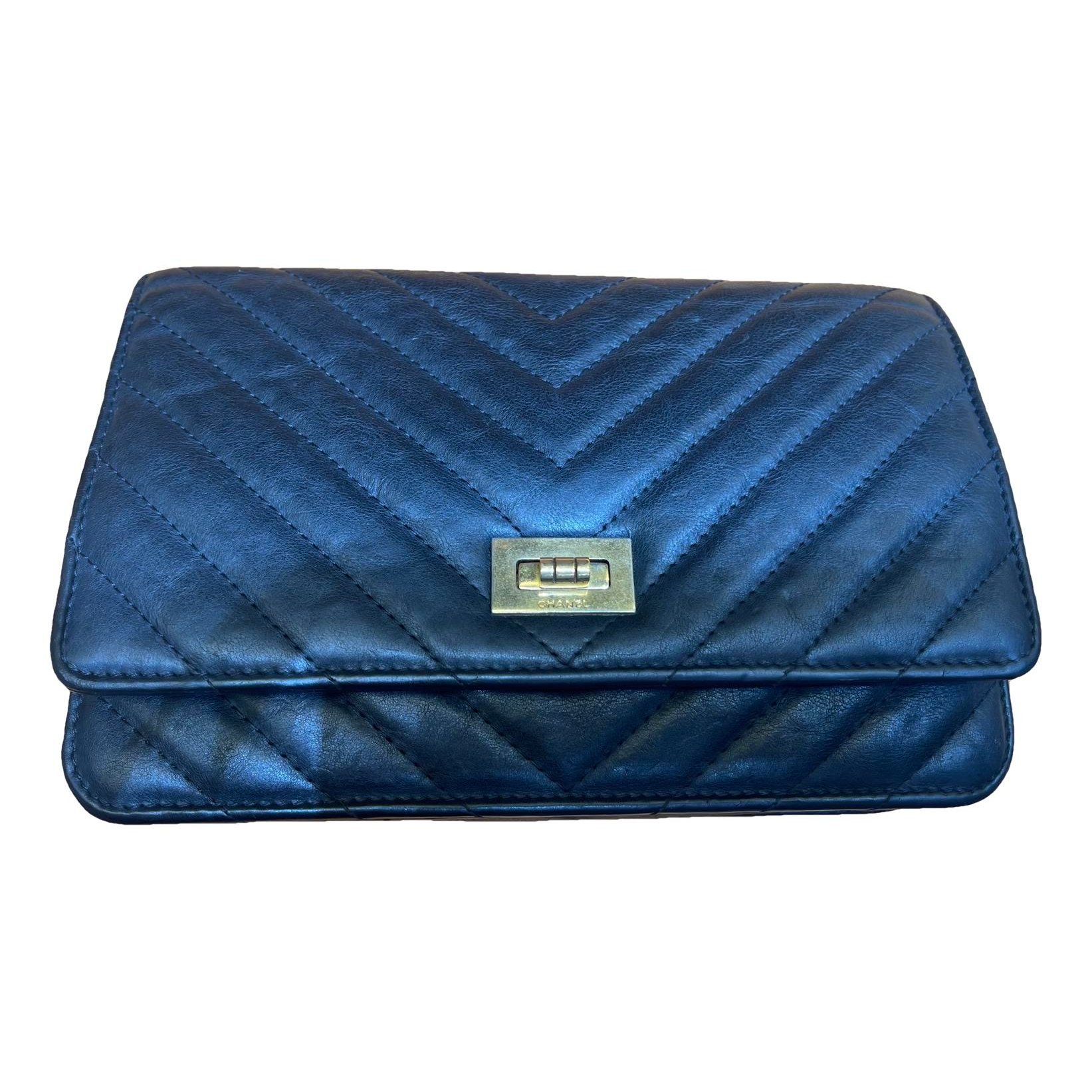 Wallet On Chain 2.55 leather crossbody bag