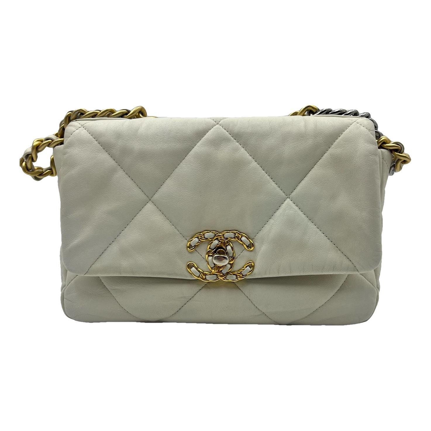 Chanel 19 leather handbag