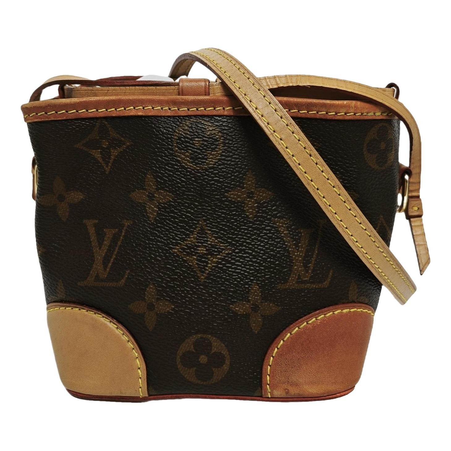 Nano Noé leather handbag