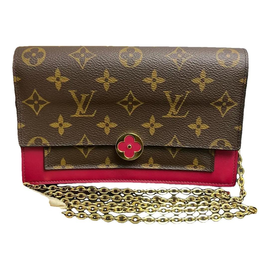 Flore chain vinyl crossbody bag