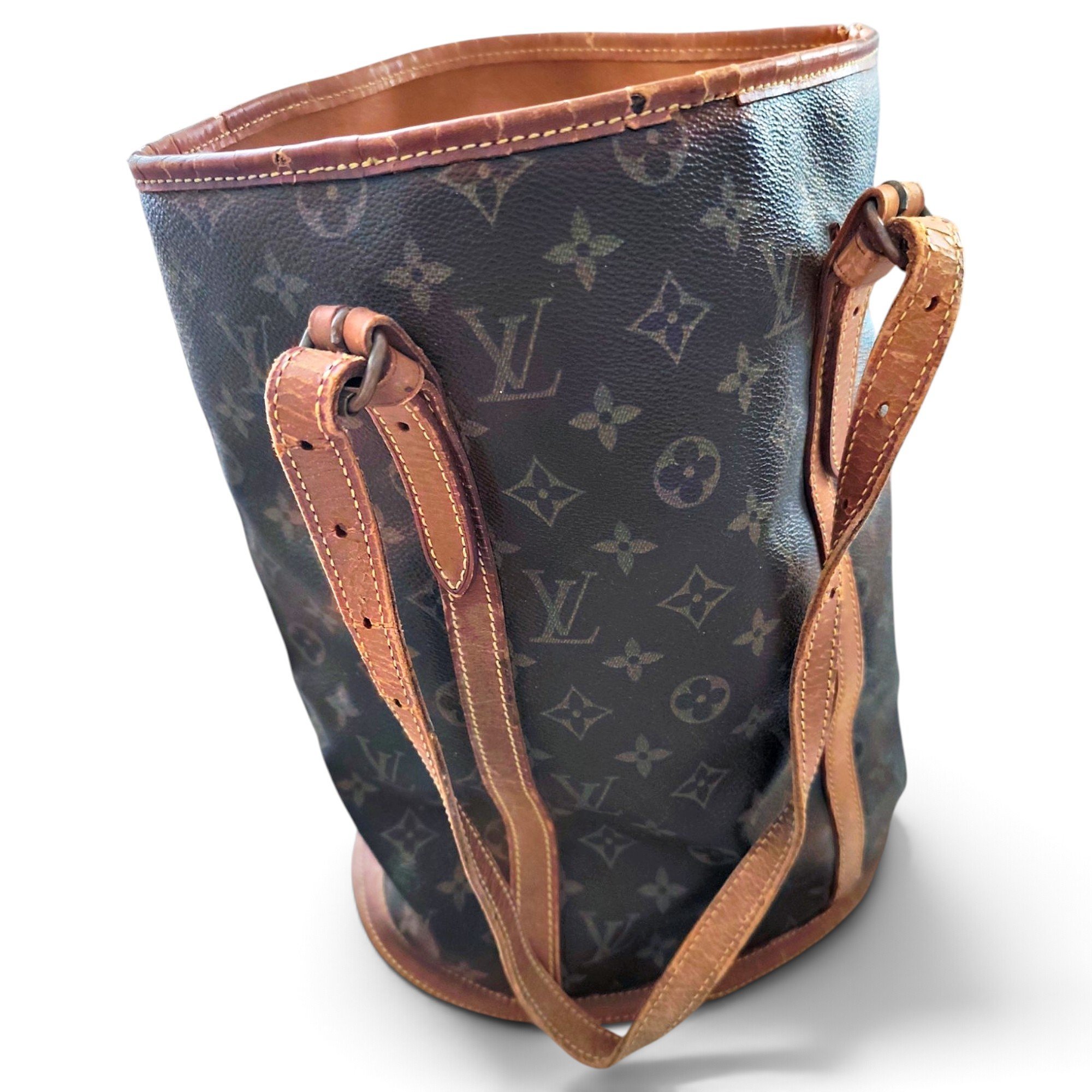 Bucket leather handbag