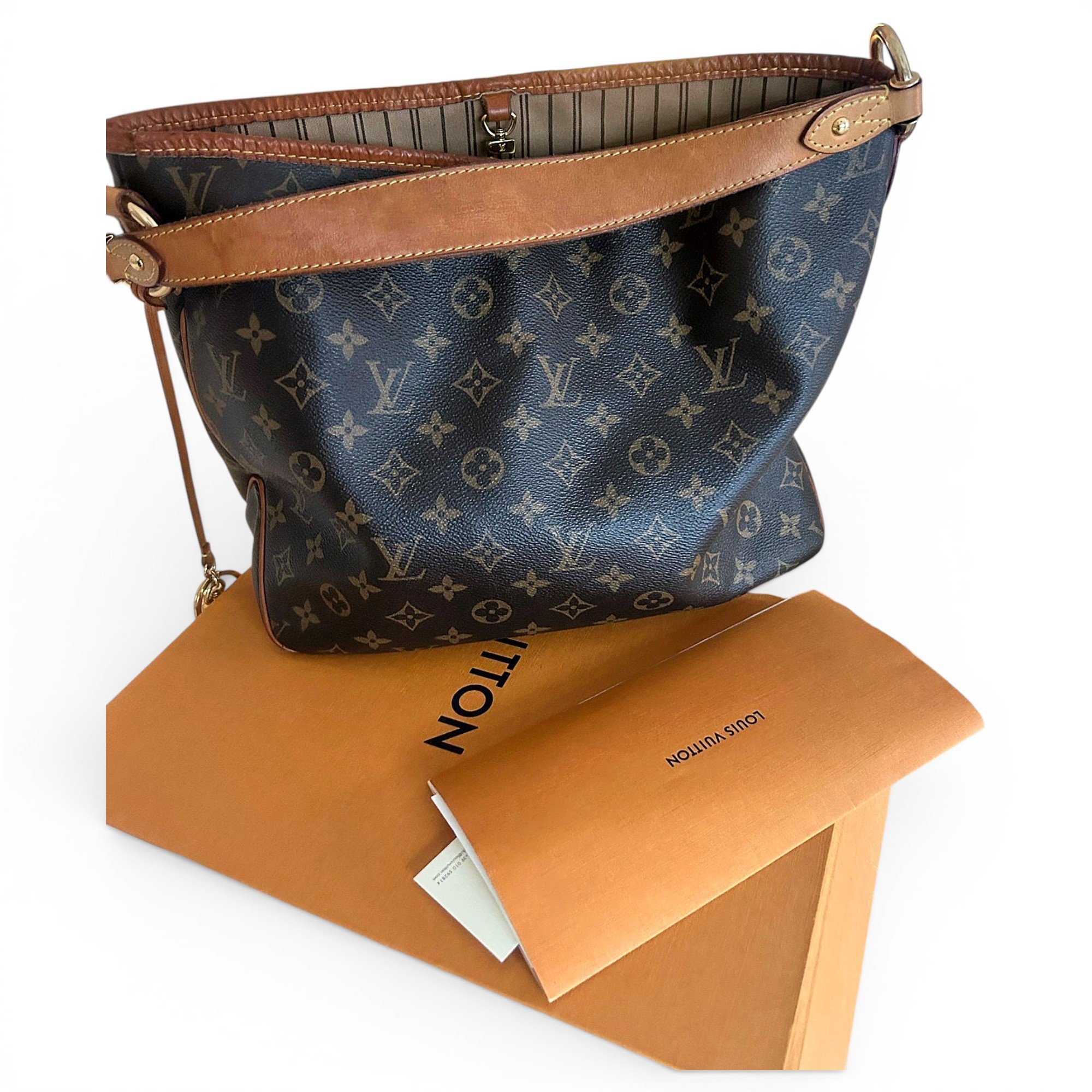 Delightful leather handbag
