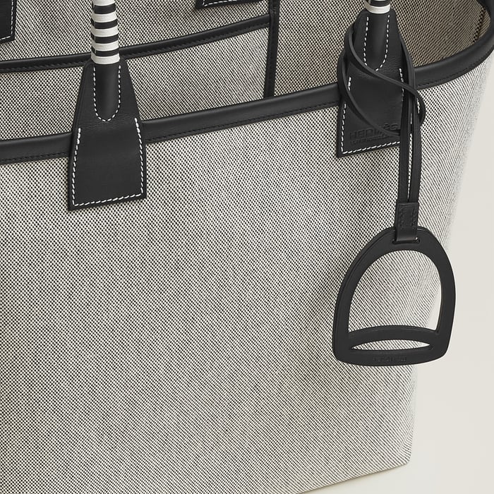 Steeple 28 Bag