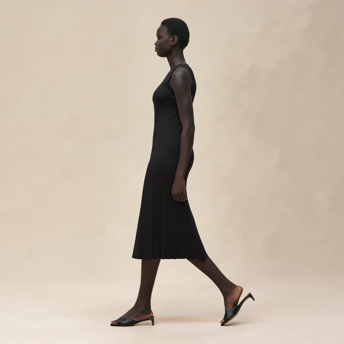 Noir Long Sleeveless Dress