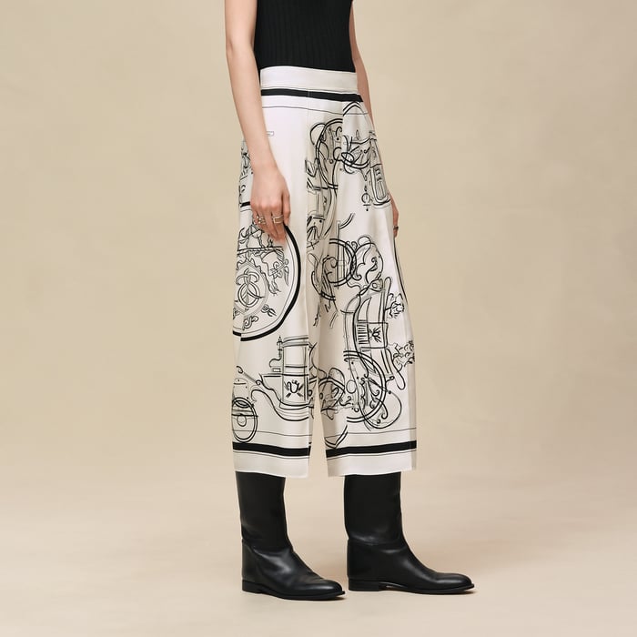 Blanc Nacre "Ex-libris a Main Levee" Short Pants