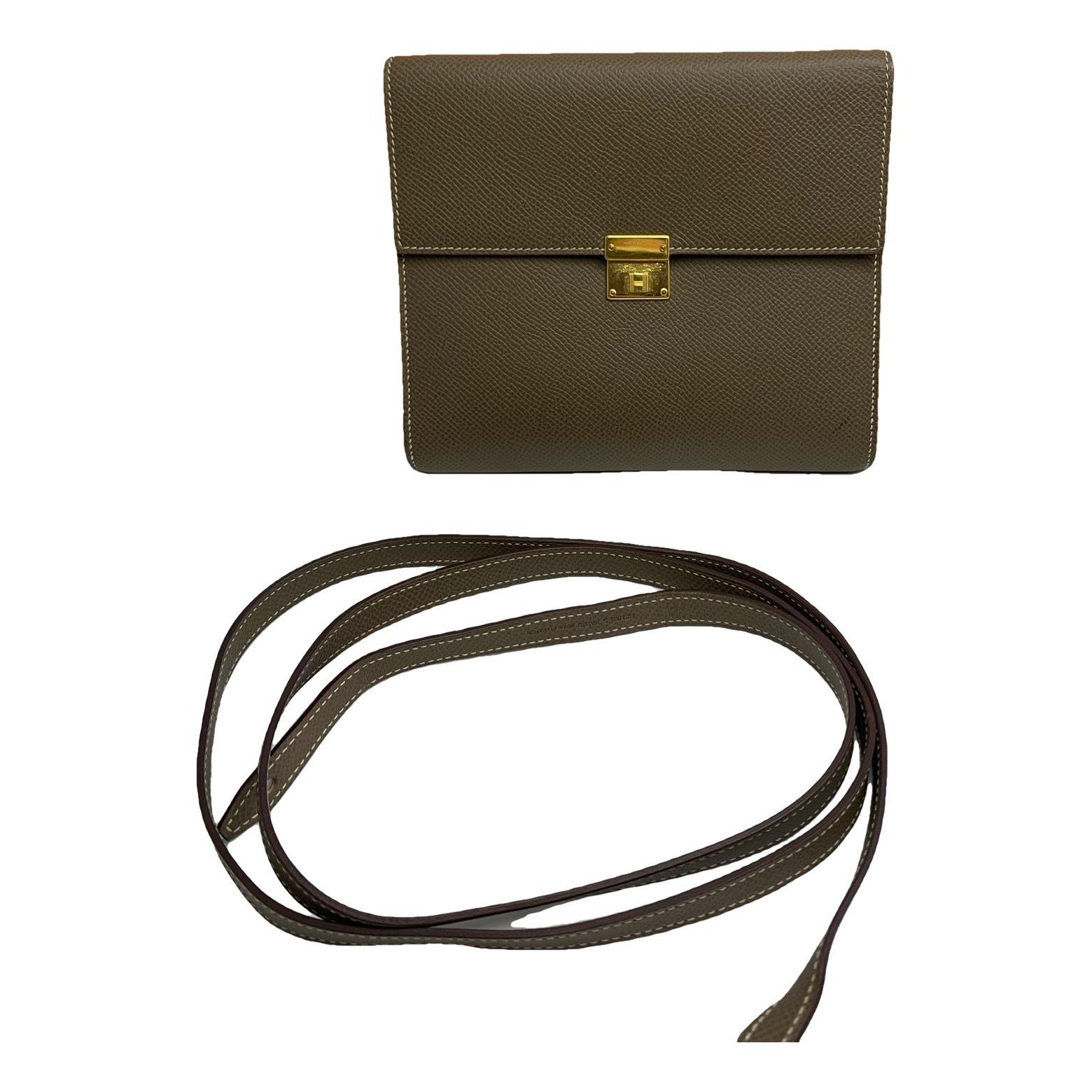 Clic 16 leather crossbody bag