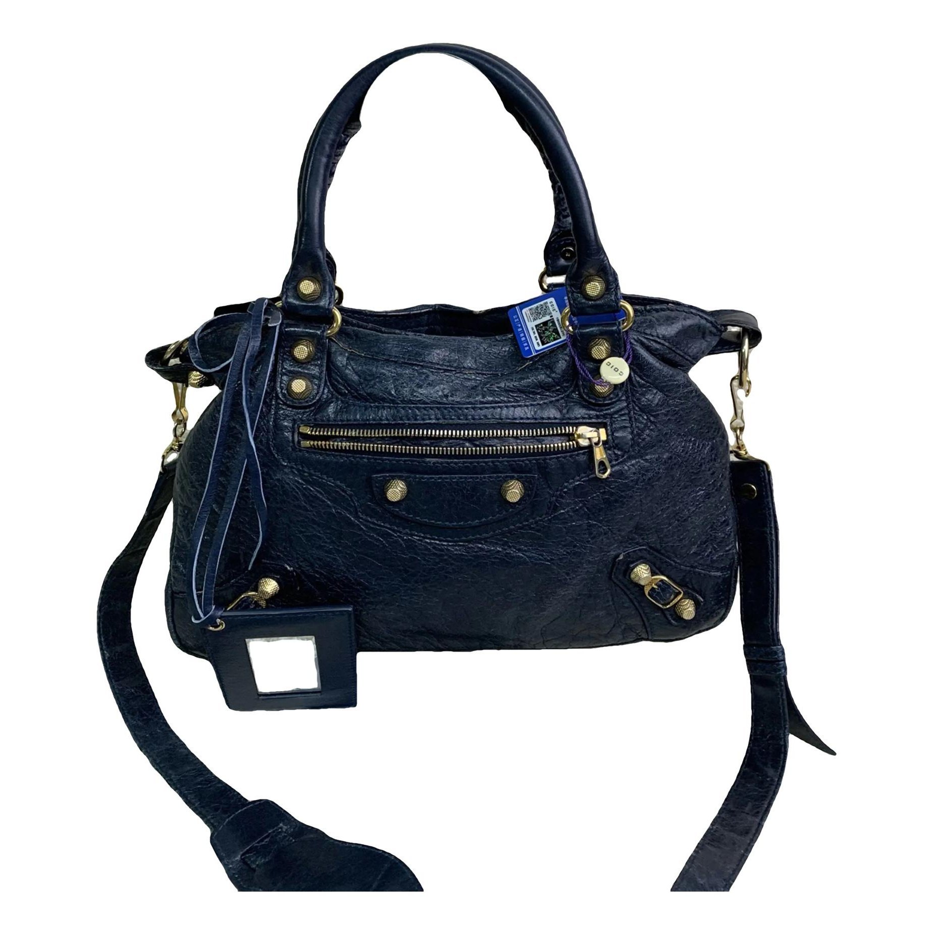 City leather crossbody bag