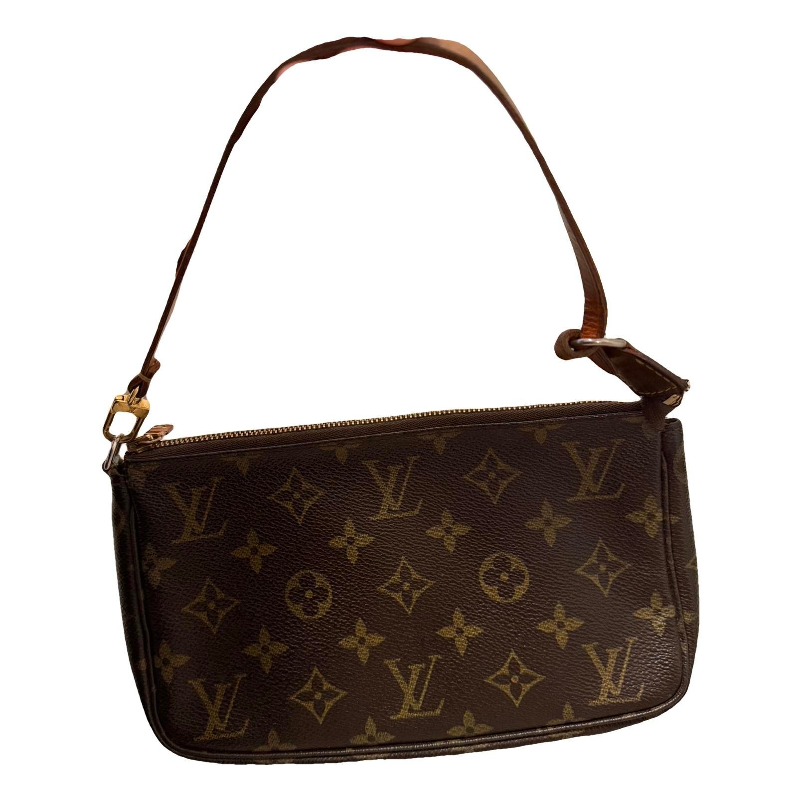 Louis Vuitton Leather clutch bag