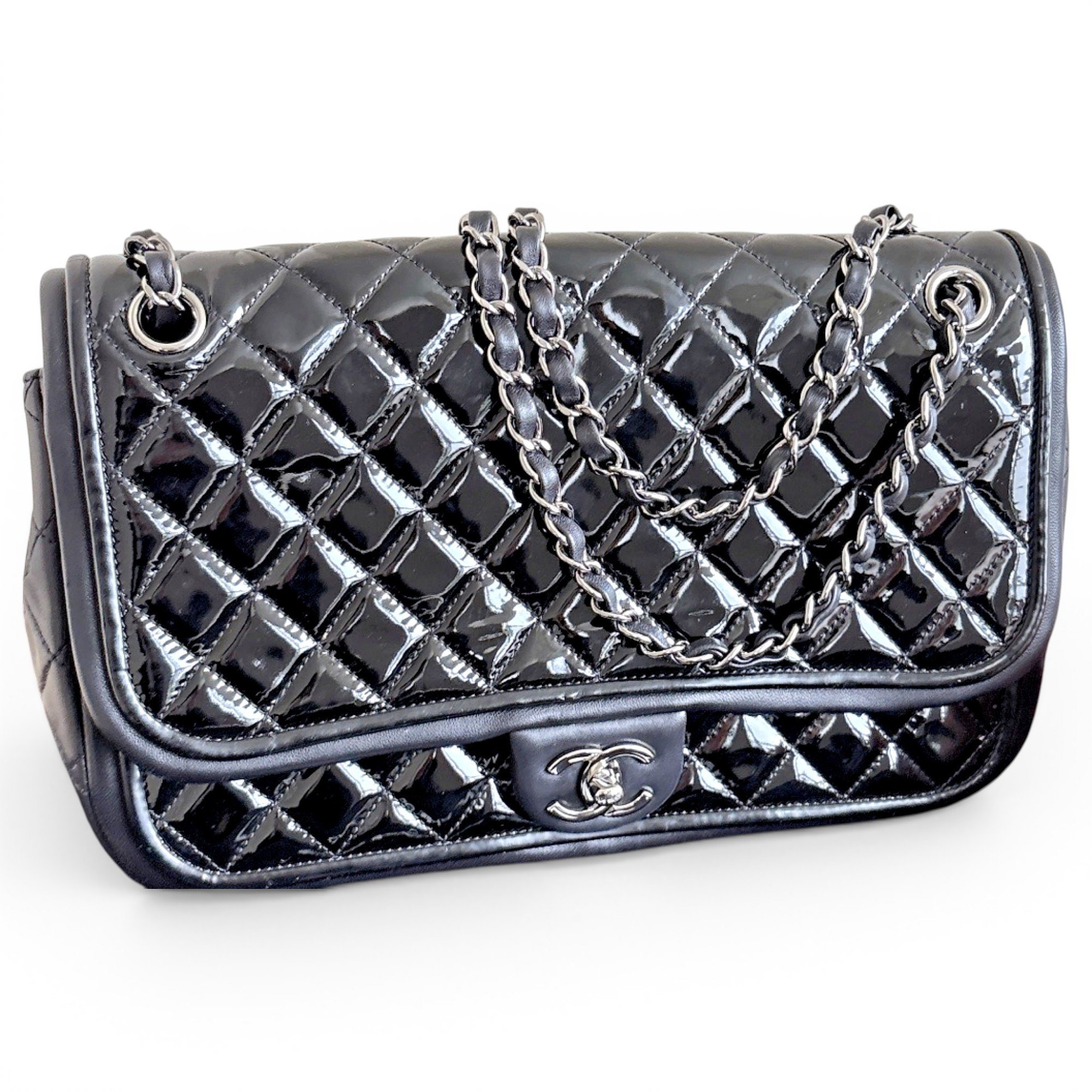 Timeless/Classique patent leather crossbody bag