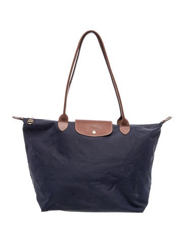 Signature Shoulder Bag