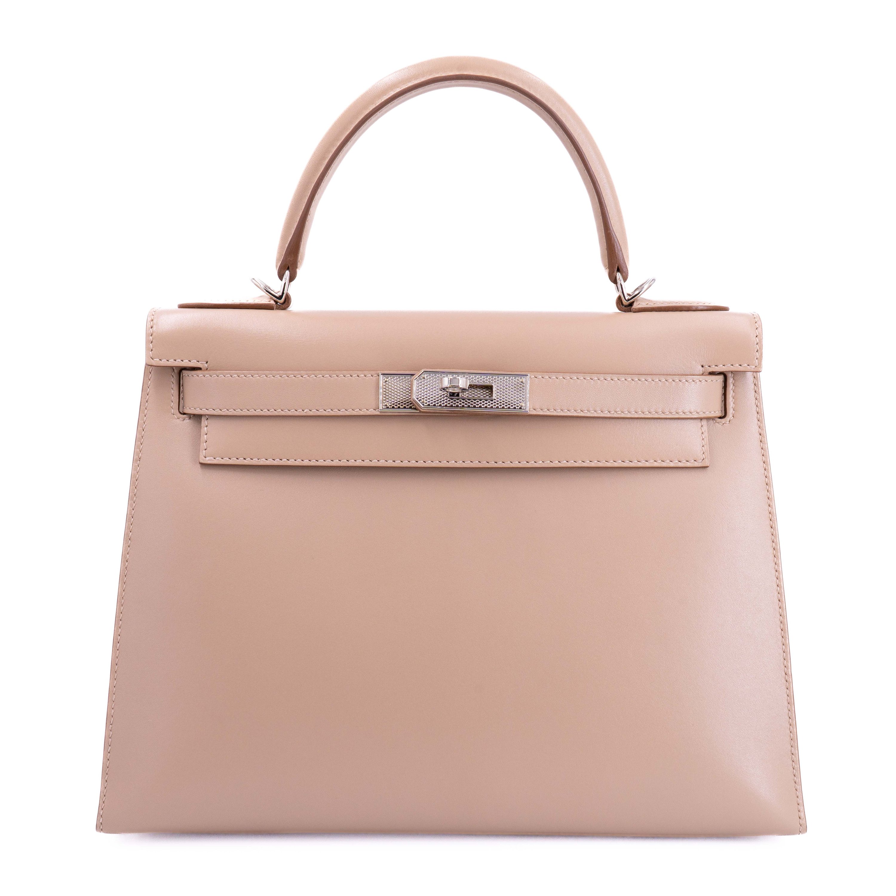 Hermes Excellent ( Rank SA ) HERMÈS Kelly 28 Sellier Argile (1F) Tadelakt Guilloche hardware T (2015)