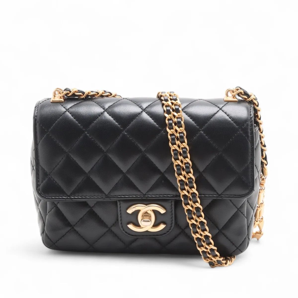 Chanel Mini Matelasse Lambskin Chain Shoulder Bag Black Gold Metal Fittings rand