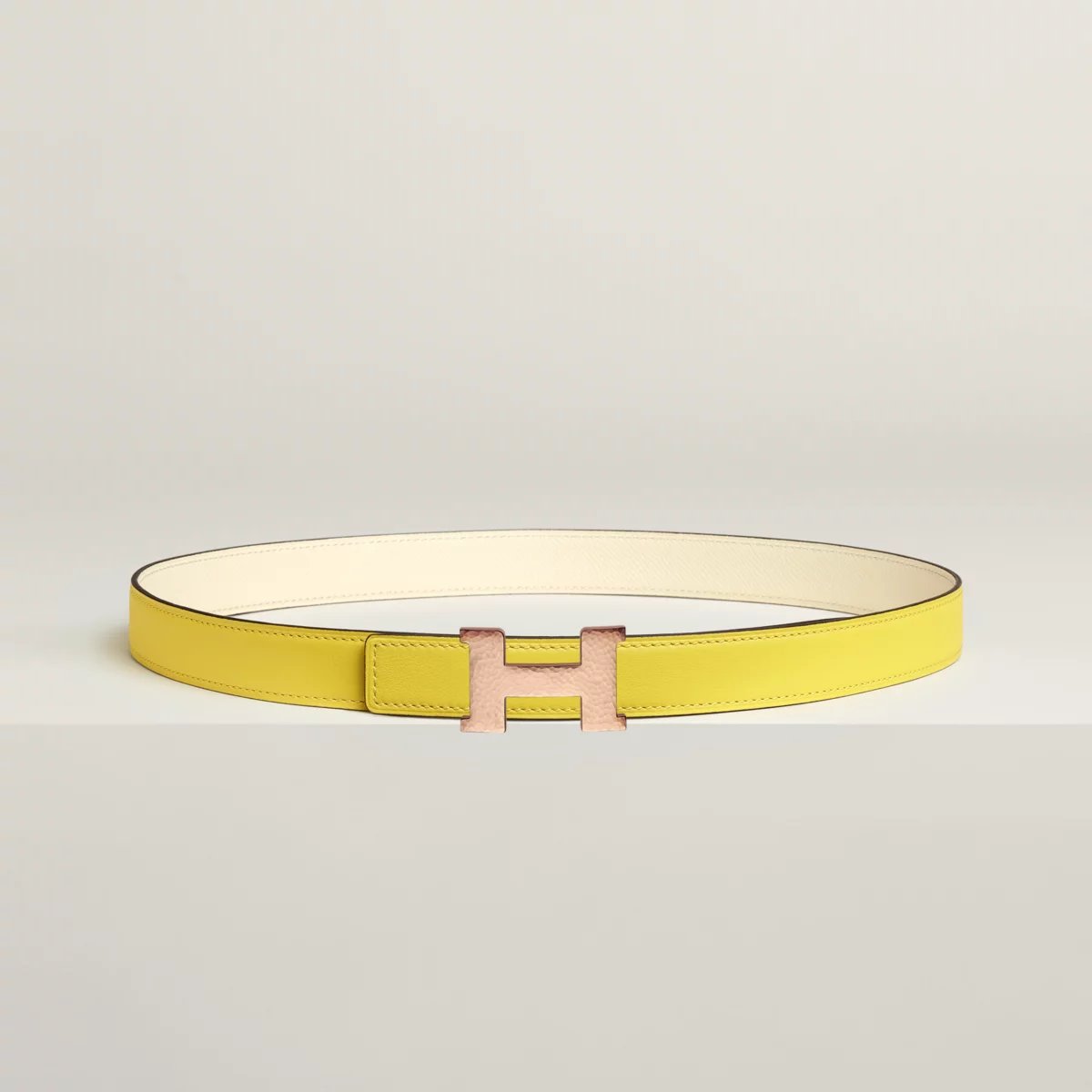 Mini Constance Martelee belt buckle & Reversible leather strap 24 mm
