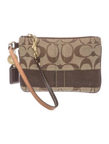 Classic C Wristlet