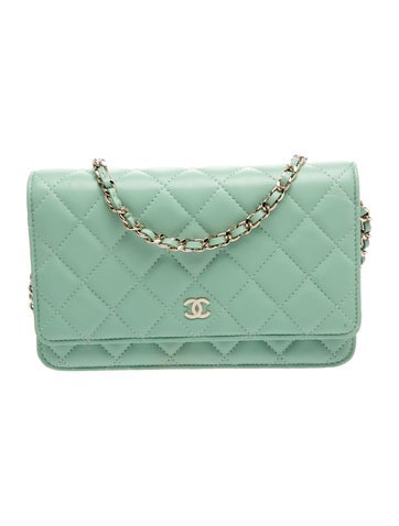 Classic Quilted Wallet On Chain
