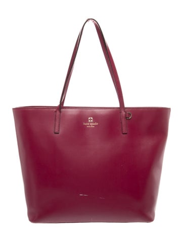 Signature Shoulder Bag