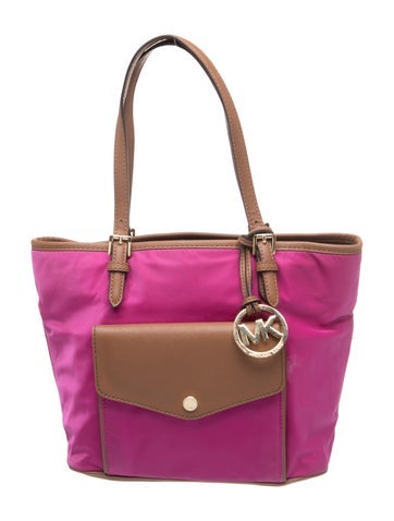 Signature Shoulder Bag