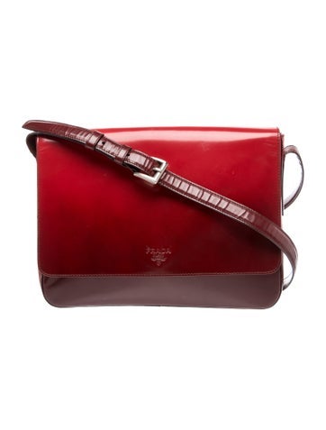 Signature Shoulder Bag