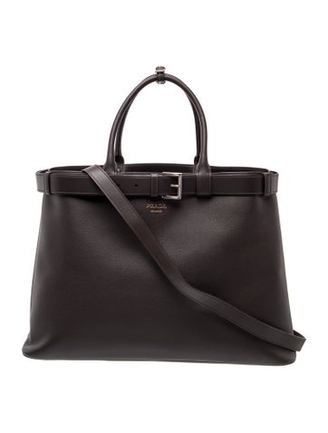 Signature Soft Grain Buckle Bag w/Belt 2024