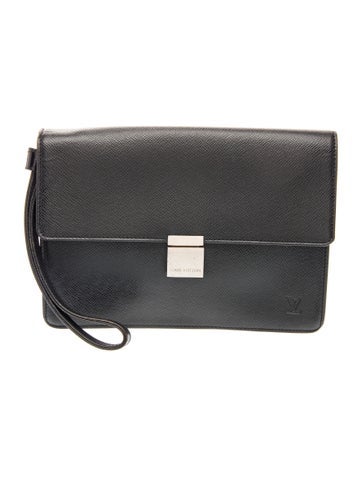 LV Monogram Taiga clutch Medium