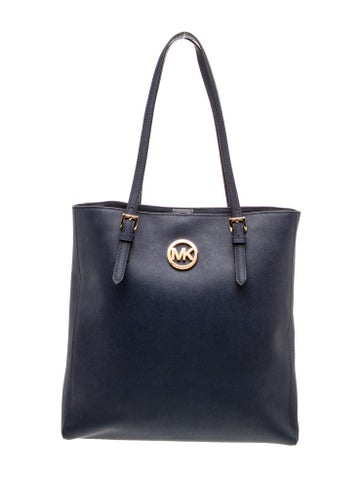 Signature Shoulder Bag