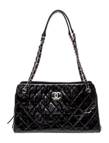 Timeless Classic Shoulder Bag