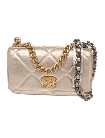 Quilted 19 Wallet On Chain