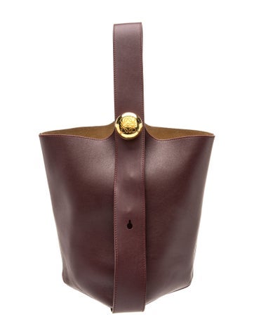 Leather Pebble bucket Medium 2023