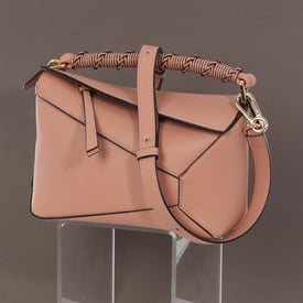 Loewe .shappify-sales-icon-product{
                
            }
                Loewe Small Dusty Pink Puzzle Edge Bag